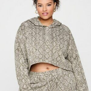 NWT Yitty Year Round Terry Cropped Hoodie Plus Size 2X In Smoke Show Snake